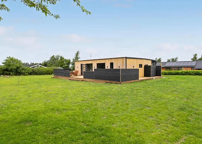 Holiday home Amazing In With Jacuzzi - G11301